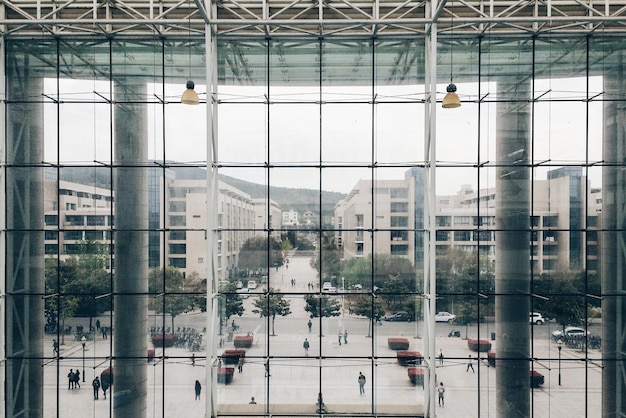 Vista de um edifício moderno na cidade