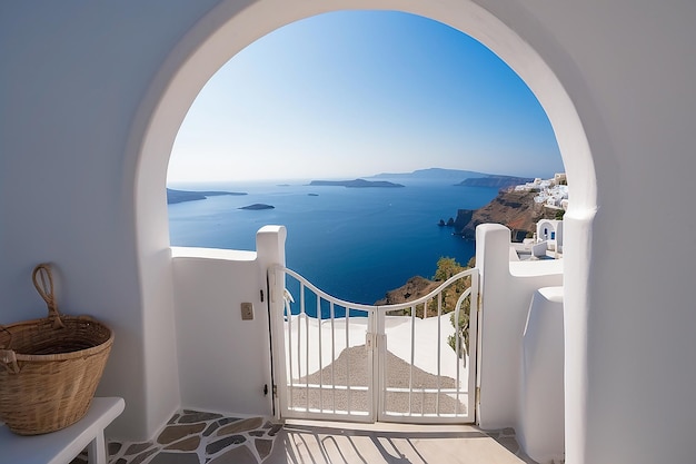 vista de um portão arqueado com vista para a praia do mar vivendo o estilo da ilha de Santorini