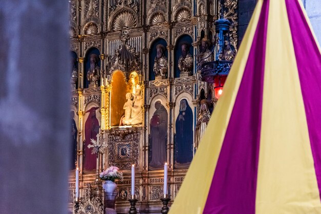 Foto vista de um templo em baixo ângulo