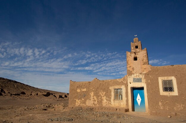 Vista de uma antiga mesquita em marrocos