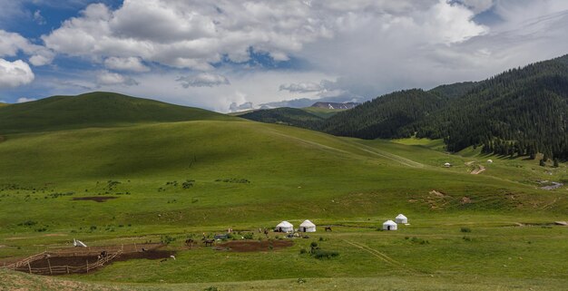 Vista de uma bela paisagem montanhosa