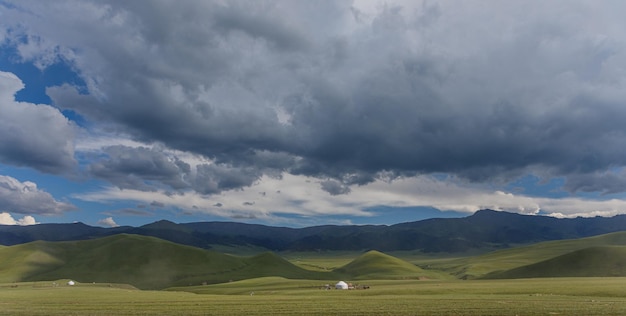 Vista de uma bela paisagem montanhosa