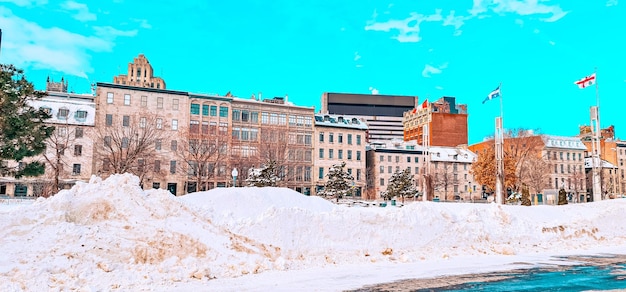 vista de uma cidade em tempo frio e neve