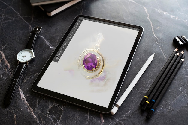 Foto vista de uma pedra preciosa brilhante em um tablet