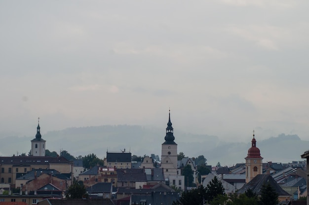 vista de uma pequena cidade checa. incríveis paisagens urbanas