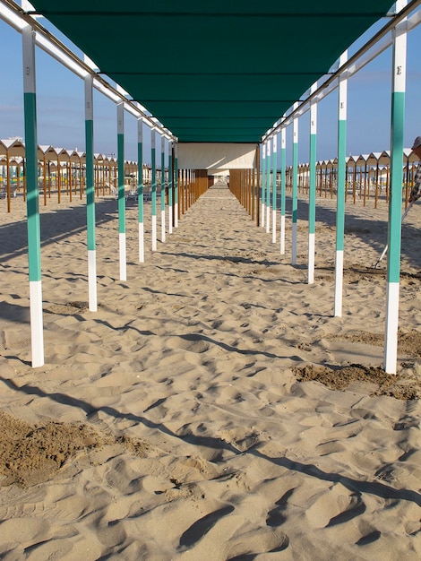 Foto vista de uma praia vazia