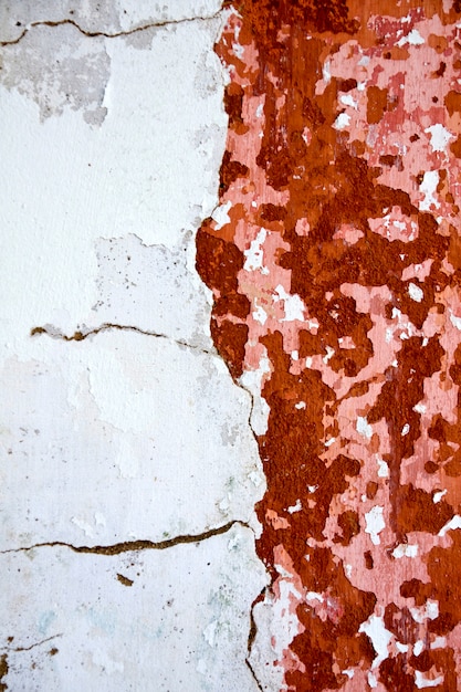 Vista de uma textura pintada velha e descascada da parede.