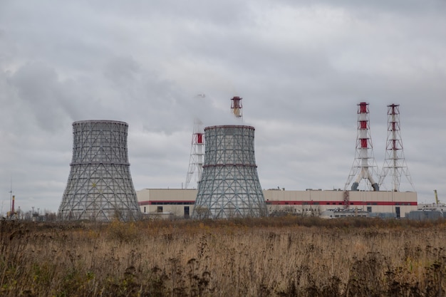 Foto vista de uma usina termelétrica na rússia