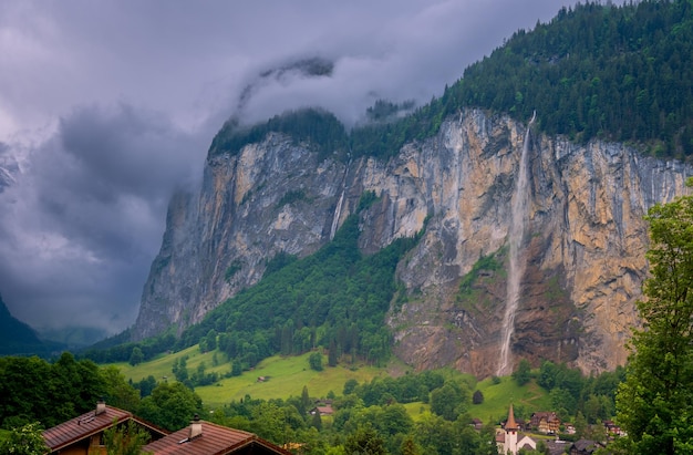 Vista del valle em Lauterbrunnen é um município no cantão de Berna na Suíça Suíça