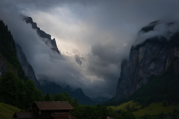 Vista del valle em Lauterbrunnen é um município no cantão de Berna na Suíça Suíça