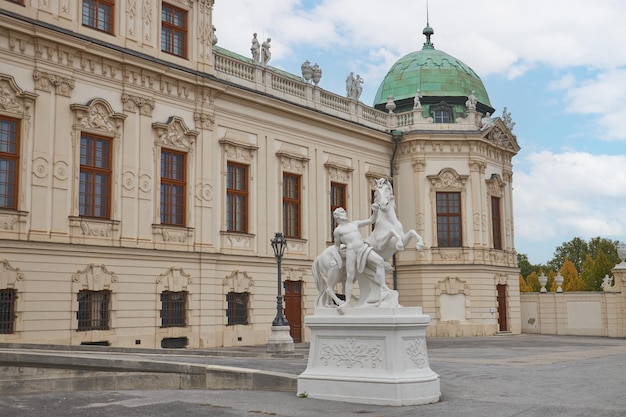Vista delantera del palacio de Belvedere en Viena Austria