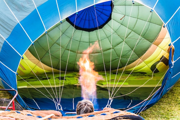 Vista dentro de um balão de ar quente. Igualada, Espanha.