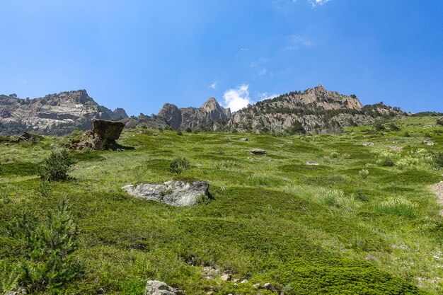 Vista del desfiladero de Chegem cerca de la cascada AbaiSu KabardinoBalkaria junio de 2021