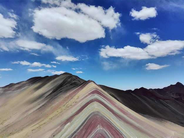 Foto vista del desierto contra un cielo nublado