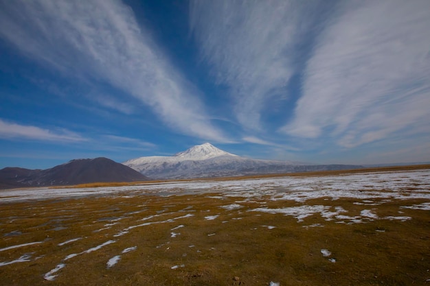 Vista deslumbrante do Monte Ararat Monte Ararat, a montanha mais alta do extremo leste