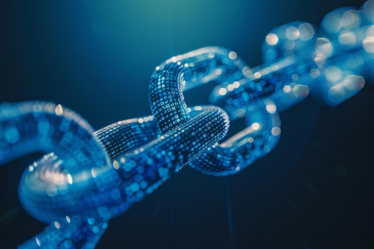 Foto vista detallada de una cadena digital que brilla con un tono azul que simboliza la conexión tecnológica y el futuro de la seguridad digital