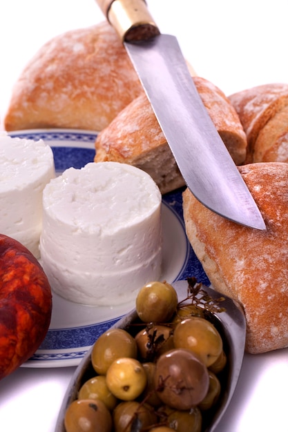 Vista detallada de los ingredientes típicos de un bocadillo en la región de Alentejo en Portugal.