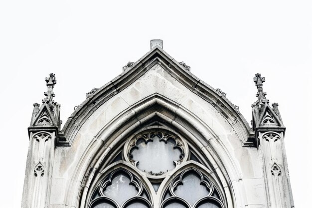 Foto una vista detallada de una ventana gótica su diseño ornamentado y arcos puntiagudos aislados contra un telón de fondo blanco