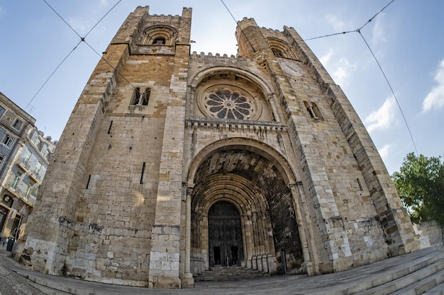 Vista de día de la catedral de Lisboa