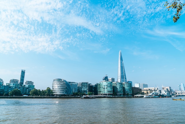 Vista del distrito financiero de Londres desde el mar