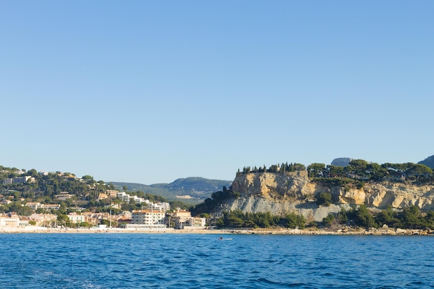 Vista diurna del puerto de Cassis Francia