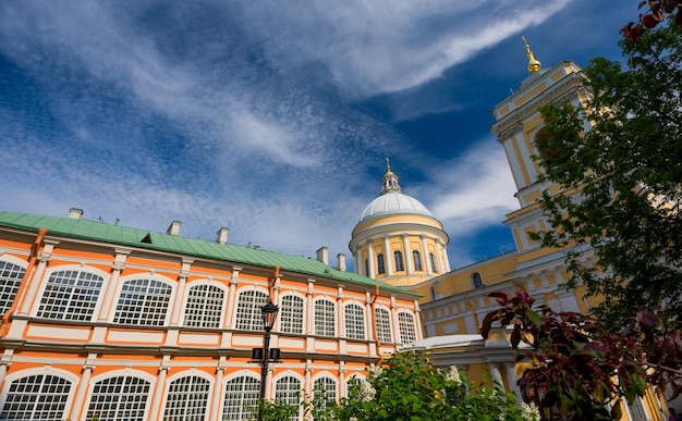 Vista do Alexander Nevsky Lavra em São Petersburgo