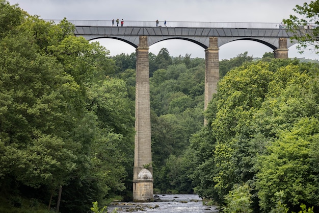 Foto vista do aqueduto pontcysyllte perto de froncysyllte, wrexham, país de gales, reino unido