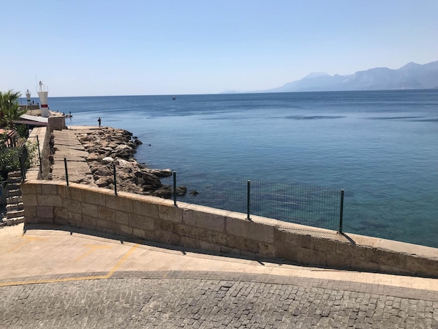 Vista do aterro para o mar e montanhas Gagra Abkhazia