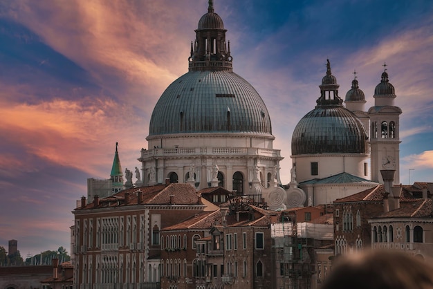 Vista do campanário de São Marcos para a basílica de Santa Maria da Saúde ou basílica de Santa Maria