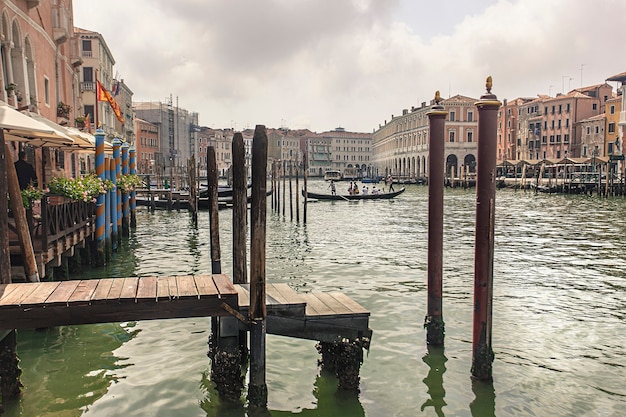 Vista do Canal Grande em Veneza, na Itália durante um dia nublado