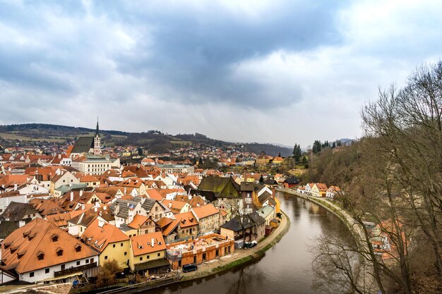 Foto vista do castelo de cesky krumlov e da paisagem da cidade