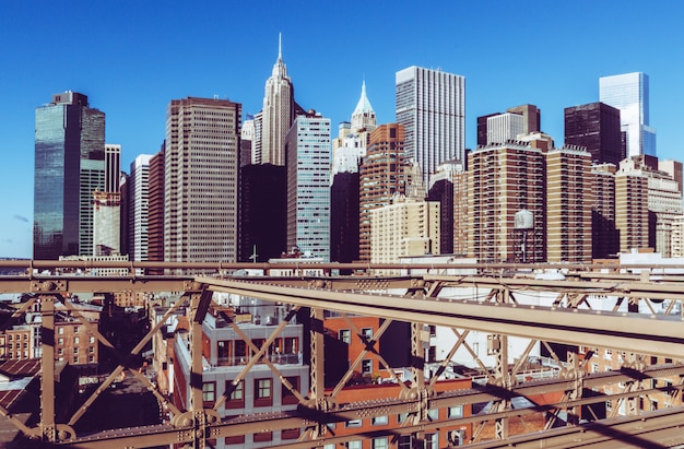 Vista do centro de Manhattan da ponte de Brooklyn