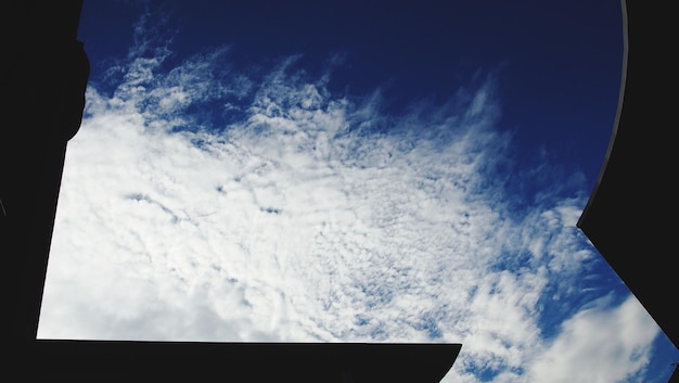 Foto vista do céu em baixo ângulo