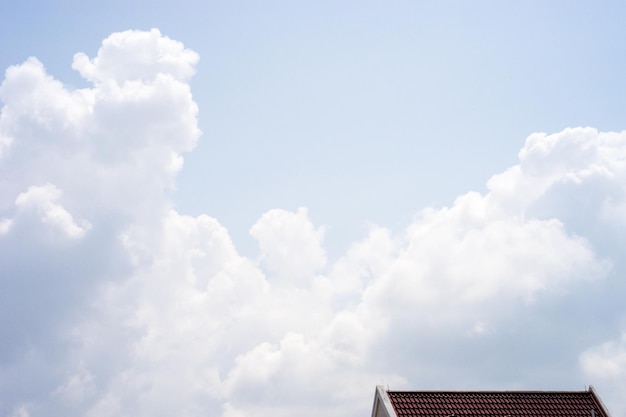 Vista do céu em baixo ângulo