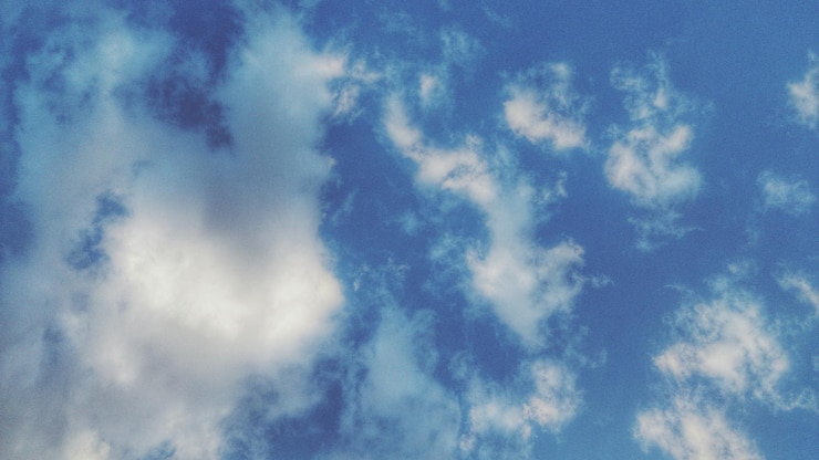 Foto vista do céu em baixo ângulo