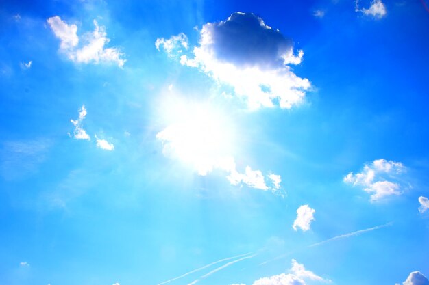 Foto vista do céu em baixo ângulo