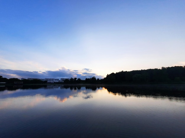 Vista do crepúsculo de verão