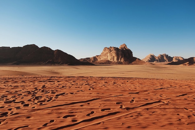 Vista do deserto contra o céu azul
