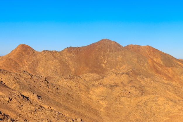 Vista do deserto da Arábia e da cordilheira do Mar Vermelho no Egito