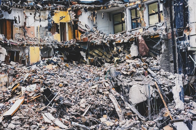 Vista do edifício destruído