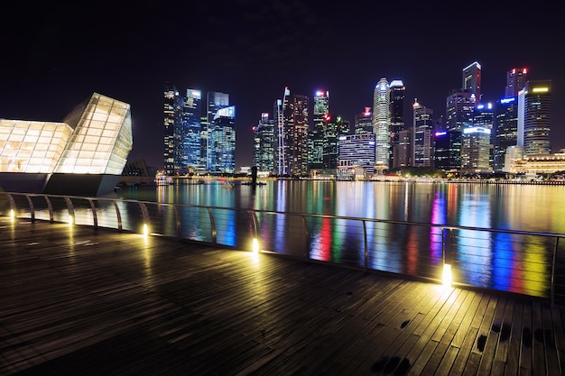 vista do edifício do distrito central de negócios de Singapura à noite