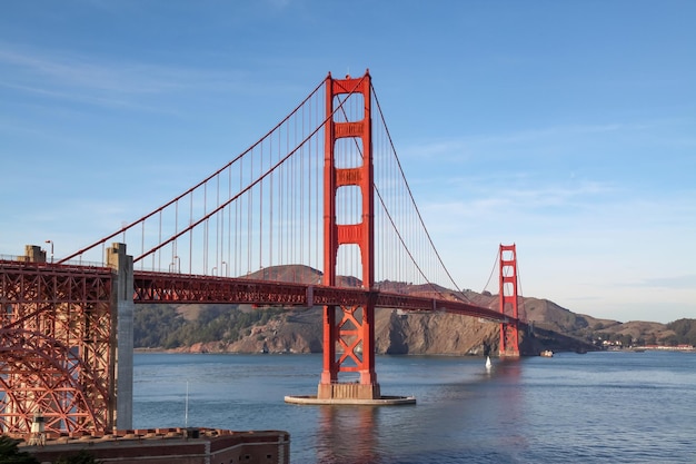 Vista do famoso marco da Golden Gate Bridge San Francisco Califórnia EUA