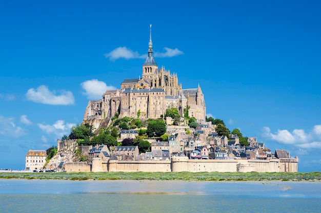 Vista do famoso mont-saint-michel, frança, europa.