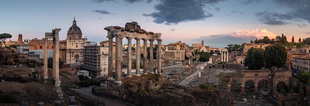 Vista do Fórum Imperial Romano em Roma, Lazio, Itália.