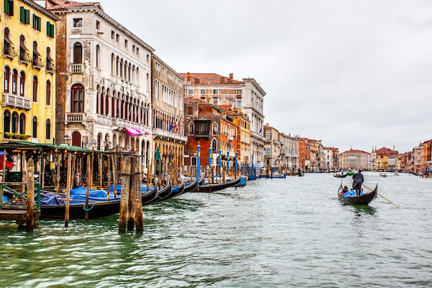 Vista do grande canal em veneza, itália