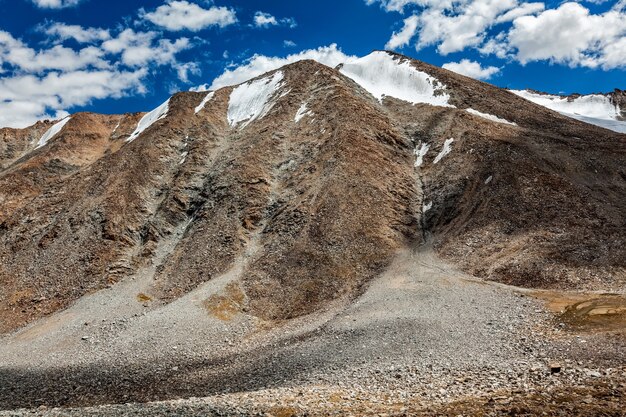 Vista do himalaia perto de kardung la pass ladakh india