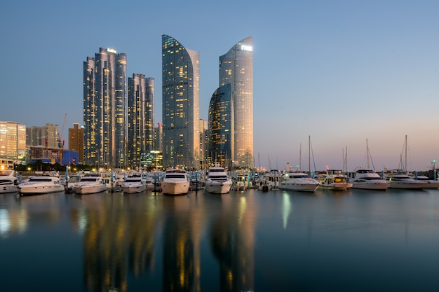 Foto vista do horizonte da cidade de busan no distrito de haeundae