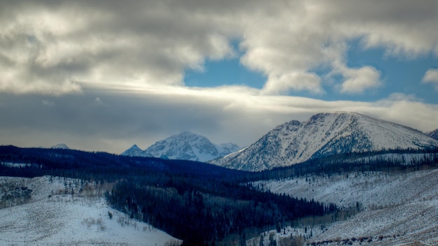 Vista do inverno de Pass Creek Ranch, Colorado.