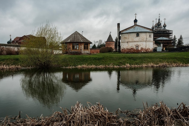 Vista do kremlin em yuryev polsky