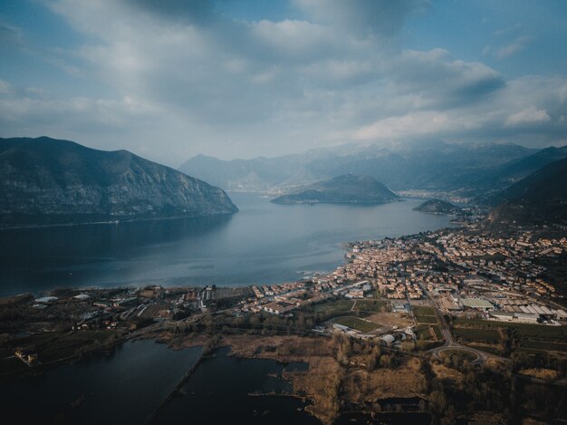 Vista do lago do drone